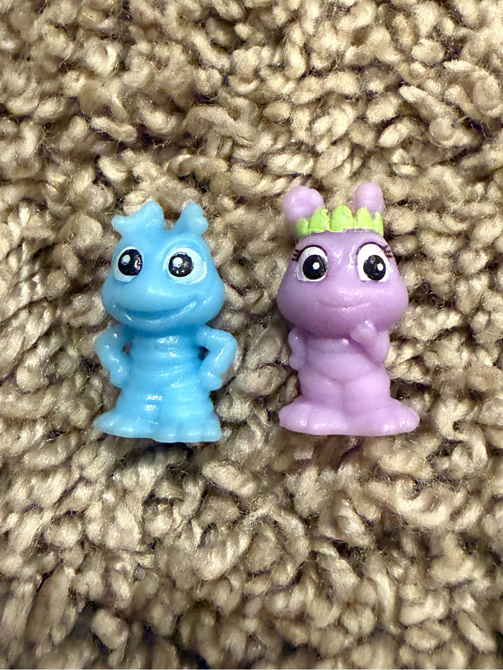 Squinkies Disney Pixar A Bug’s Life Blue & Purple Figures w/ Capsules